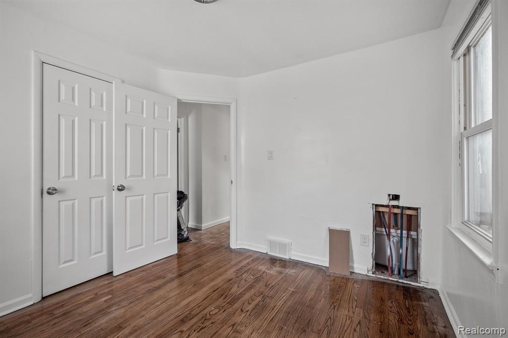 19357 Kelly Road Harper Woods, MI 48225 - Photo 14 of 22