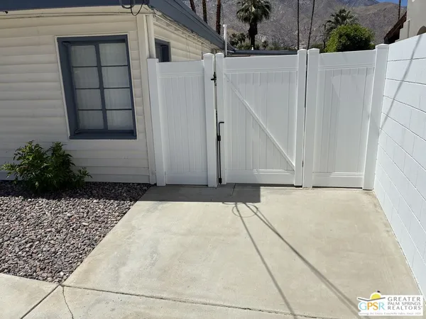 $875,000 | 572 North Calle Marcus, Palm Springs, CA 92262