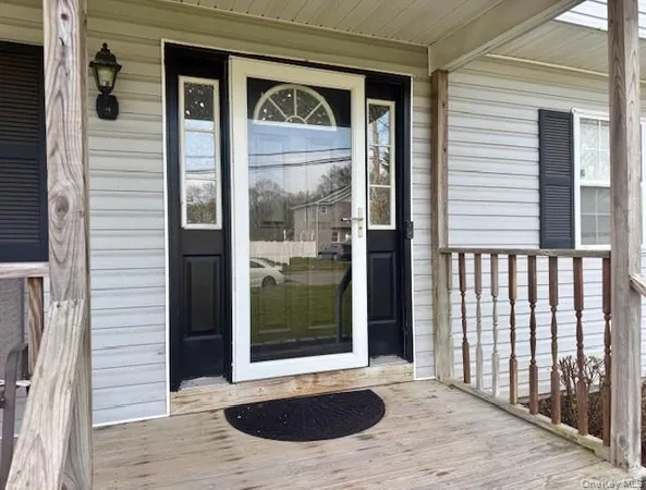 $865,000 | 130 Cedar Drive, Bay Shore, NY 11706
