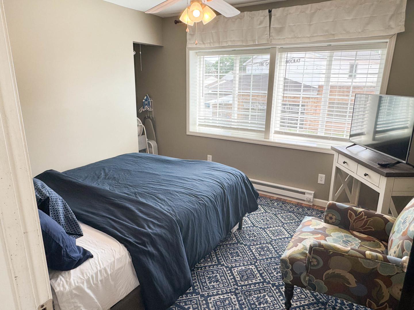 113 Lafayette Street Anna, IL 62906 - Photo 19 of 33 a bedroom with a bed and a window