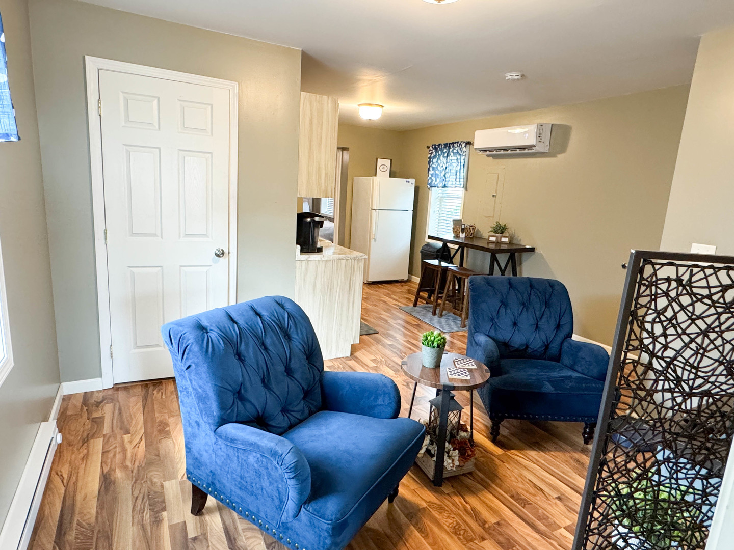 113 Lafayette Street Anna, IL 62906 - Photo 10 of 33 a living room with furniture