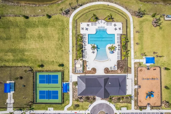 $575,705 | 10653 Northwest Suncrest Loop Port Street, Port St. Lucie, FL 34987