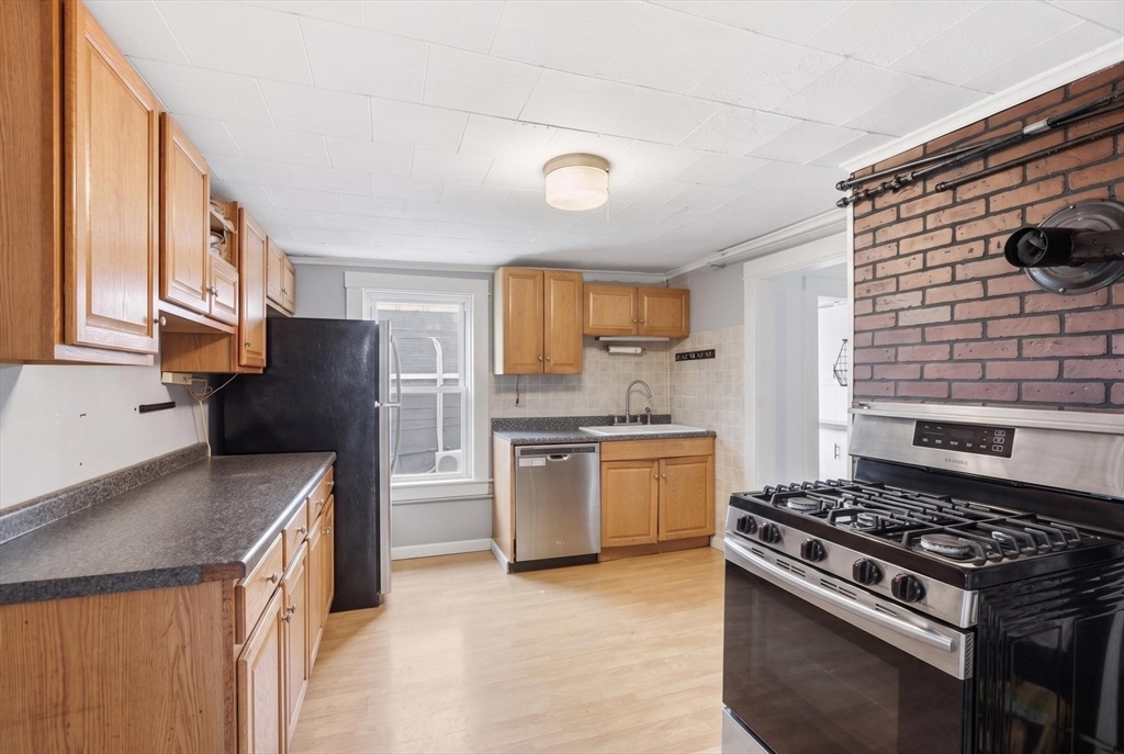 214 High Street Webster, MA 01570 - Photo 7 of 42