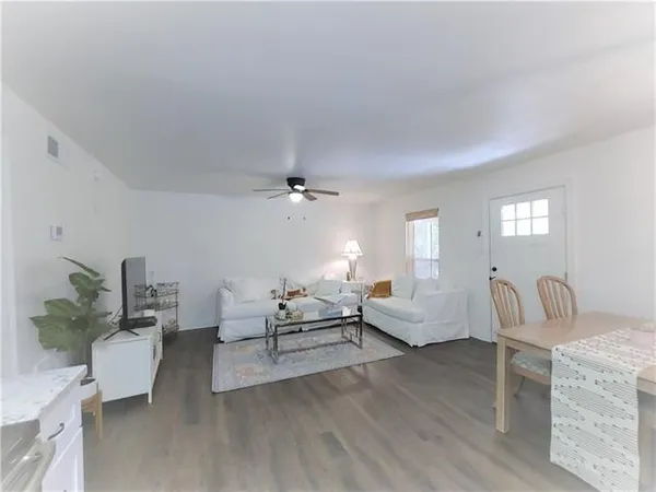 $1,300 | 425 Depre Street, Unit C, Mandeville, LA 70448