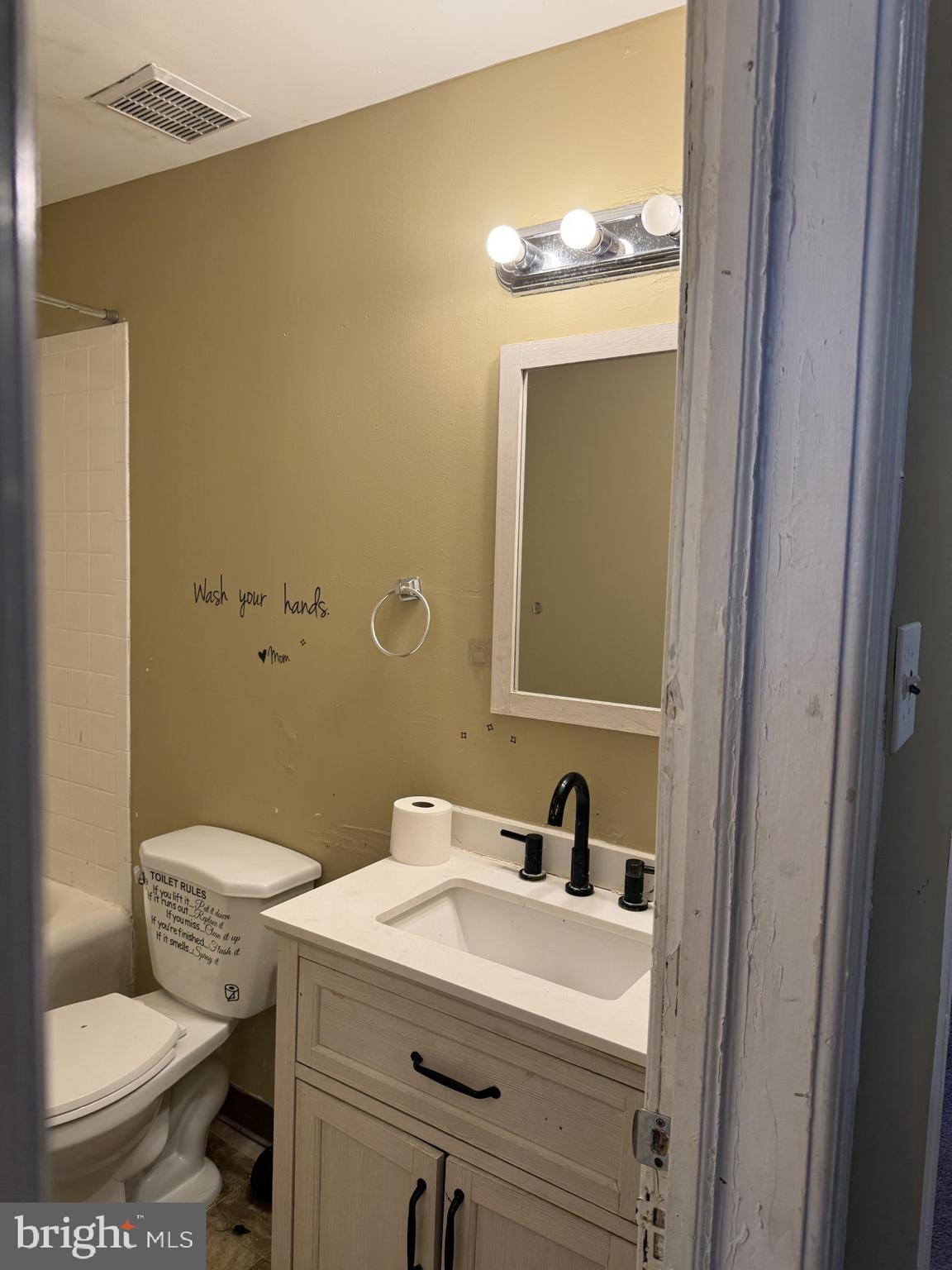 927 Keystone Road Chester, PA 19013 - Photo 18 of 26 Full 2nd Fl Hall Bath