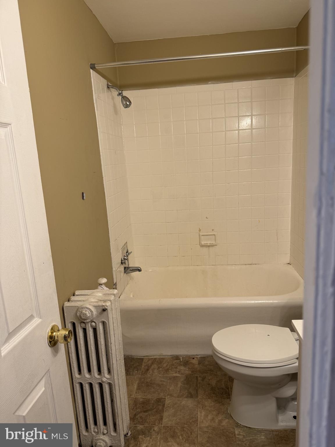 927 Keystone Road Chester, PA 19013 - Photo 20 of 26 Full 2nd Fl Hall Bath