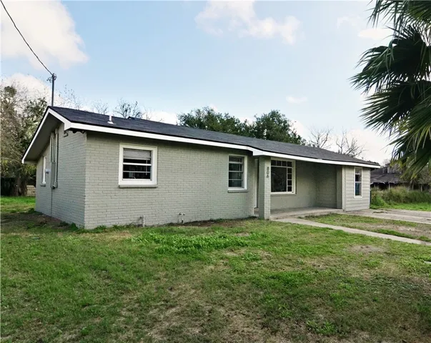 $179,000 | 806 North Adams Street, Beeville, TX 78102