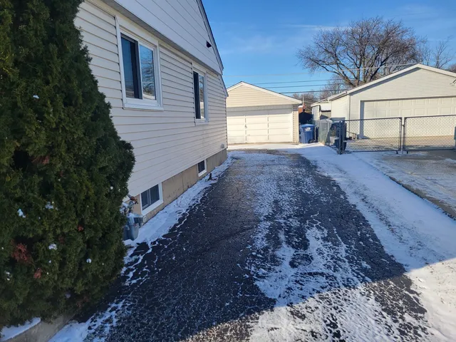 $3,000 | 2382 South Scott Street, Des Plaines, IL 60018