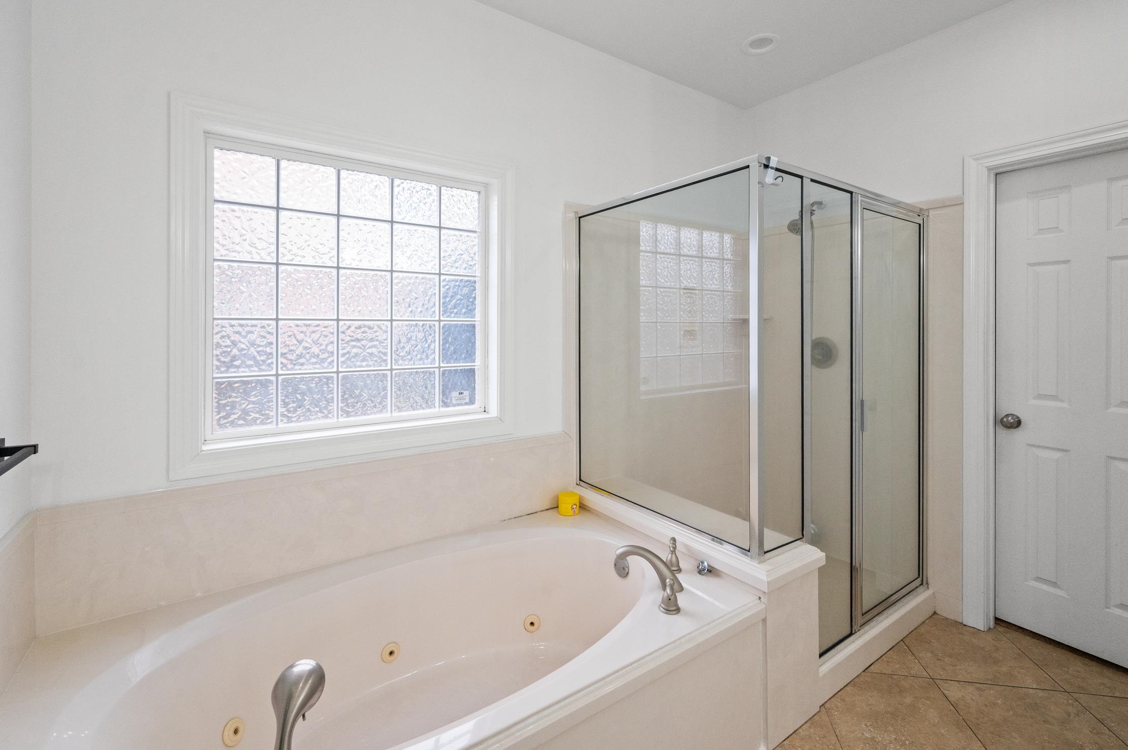 8977 Parliament Circle Daphne, AL 36526 - Photo 22 of 39 Bathroom
