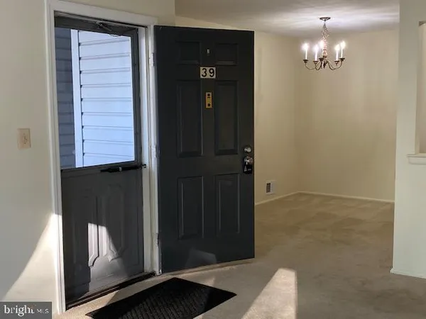 $2,250 | 39 Mulberry Court, Trenton, NJ 08619