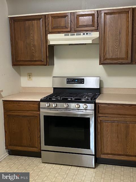 39 Mulberry Court Hamilton, NJ 08619 - Photo 6 of 24 a stove top oven sitting inside of a kitchen