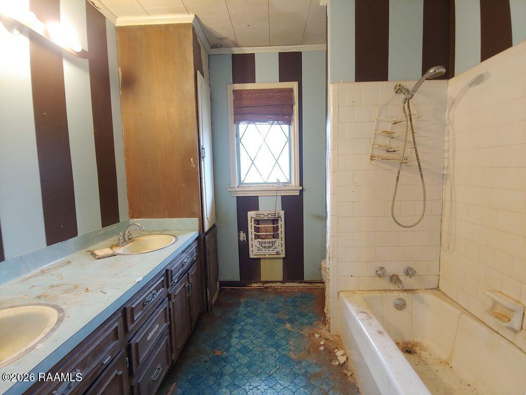 151 Country Ridge Road Opelousas, LA 70570 - Photo 18 of 23 18 Bathroom