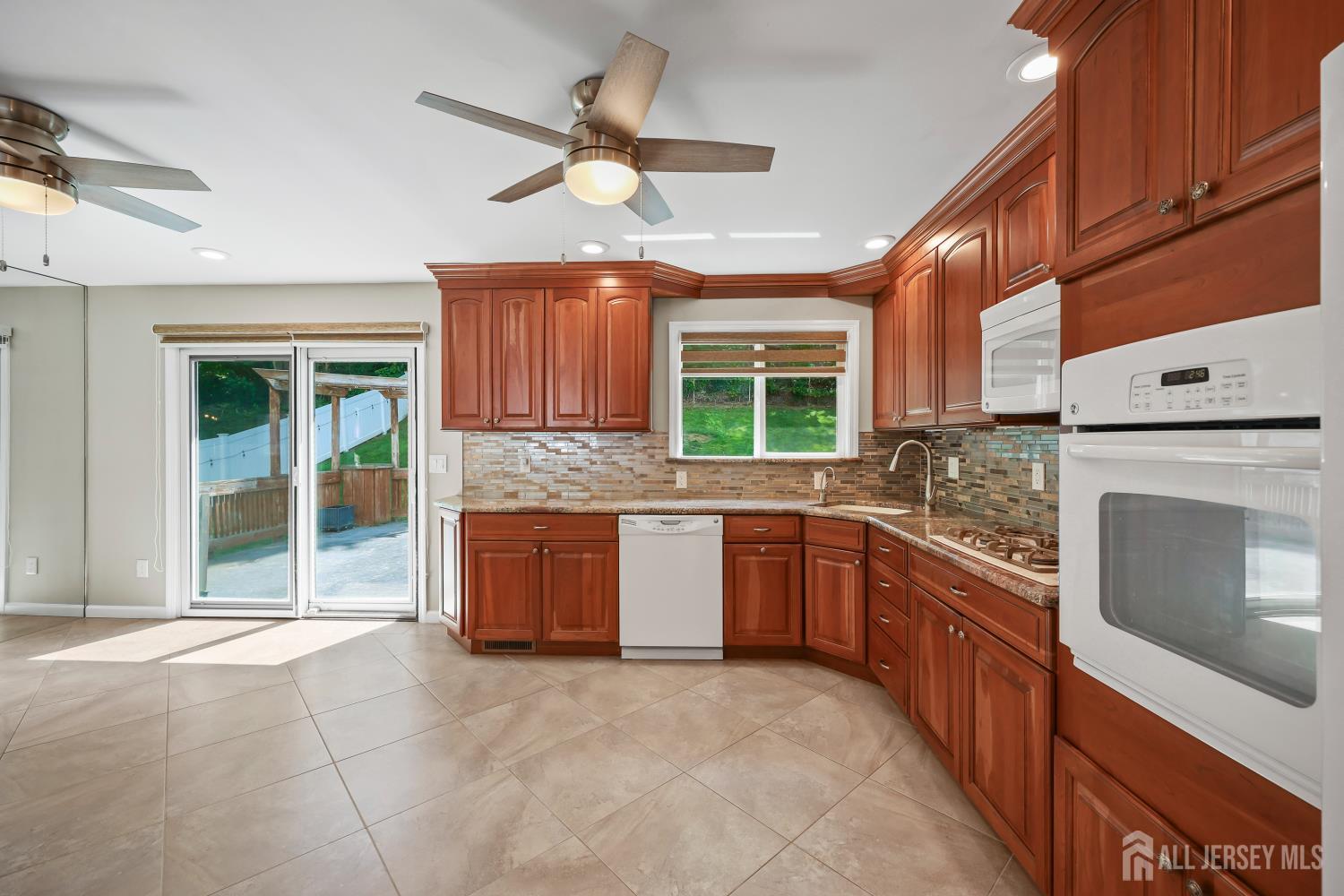 16 Venus Road South Amboy, NJ 08879 - Photo 6 of 31