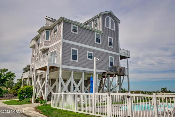 $674,900 | 211-1 Gysgt D W Boatman Drive, North Topsail Beach, NC 28460