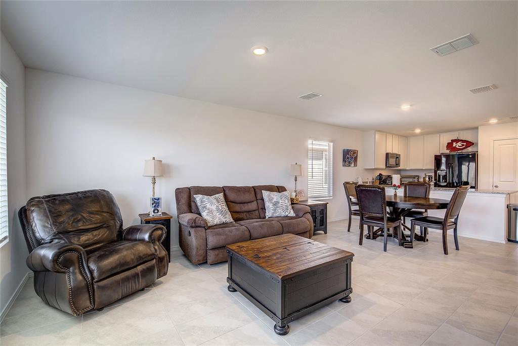 6000 Sumlin Way Princeton, TX 75407 - Photo 19 of 36 Living Room View– Spacious living area with plenty of room for seating and entertainment.