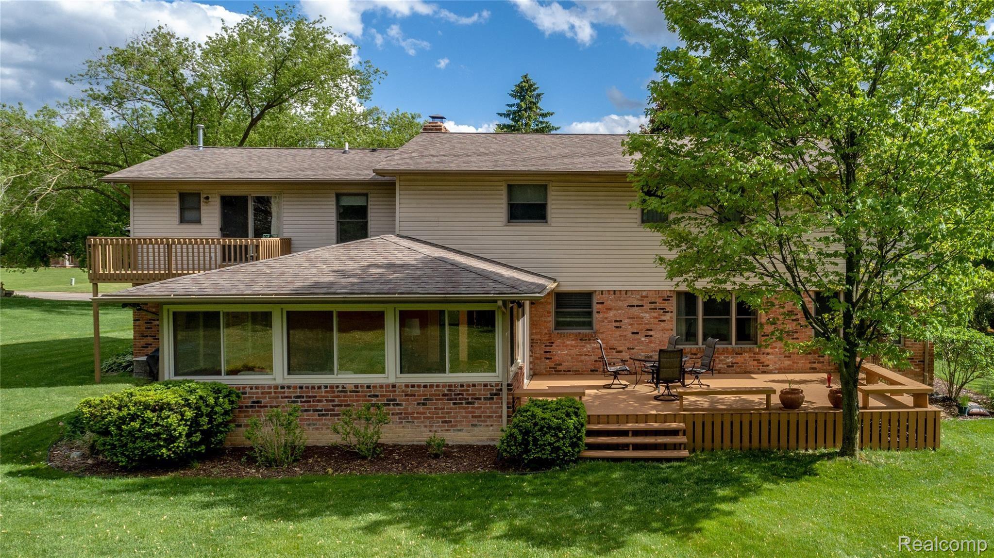 6273 Kings Pointe Road Grand Blanc, MI 48439 - Photo 37 of 39 SUNPORCH AND DECK.jpg
