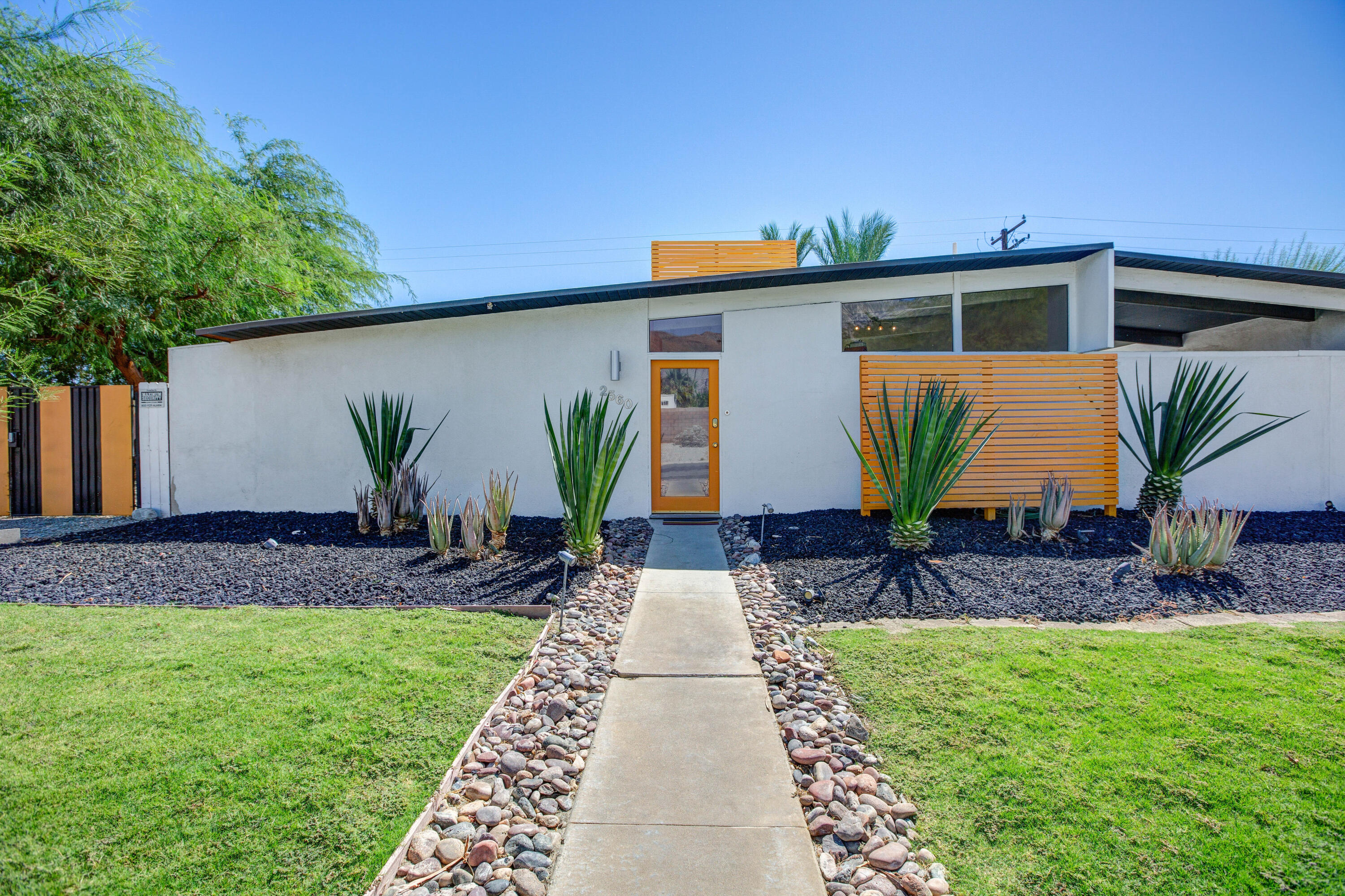 2560 North Starr Road Palm Springs, CA 92262 - Photo 6 of 36 3