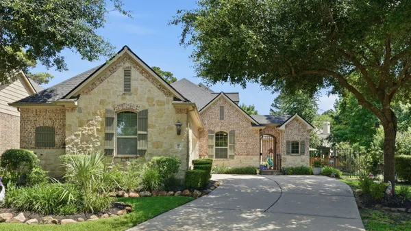 $679,000 | 10 Little Falls Place, Tomball, TX 77375