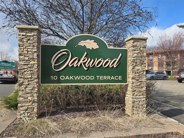 $175,000 | 10 Oakwood Terrace, Unit 26, New Windsor, NY 12553