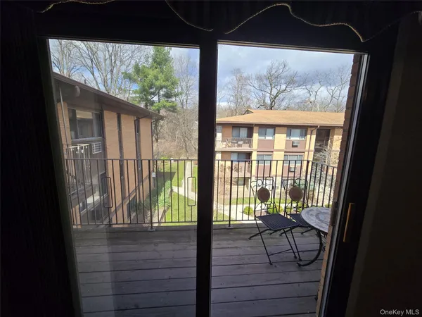 $175,000 | 10 Oakwood Terrace, Unit 26, New Windsor, NY 12553