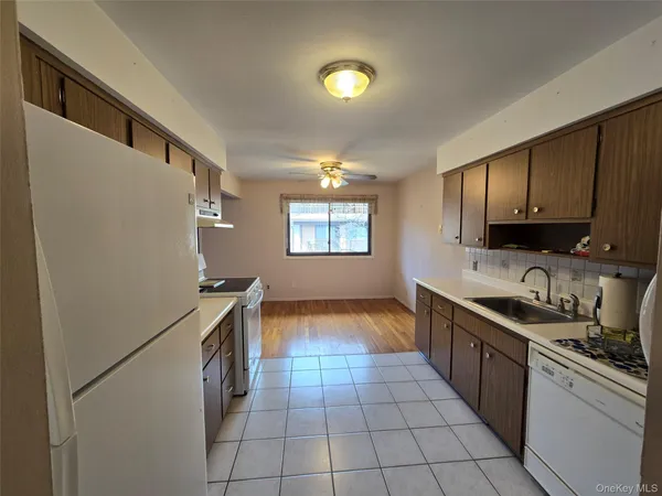 $175,000 | 10 Oakwood Terrace, Unit 26, New Windsor, NY 12553