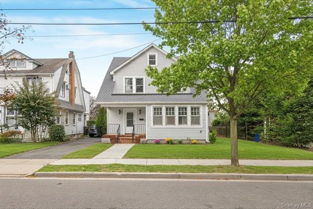 $1,029,000 | 327 North Forest Avenue, Rockville Centre, NY 11570
