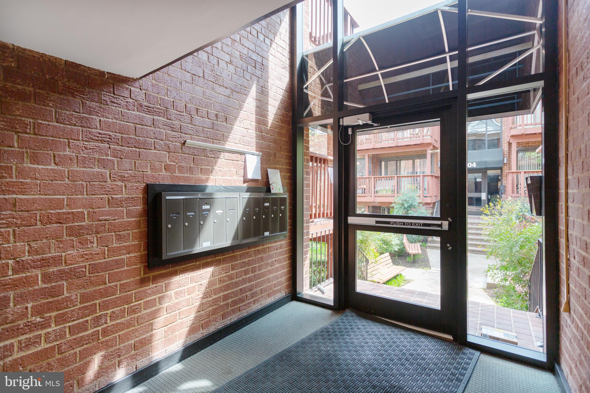 208 Skyhill Road, Unit 3 Alexandria, VA 22314 - Photo 29 of 42