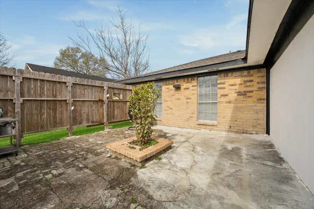 $325,900 | 305 West Thomas Avenue, Pasadena, TX 77506