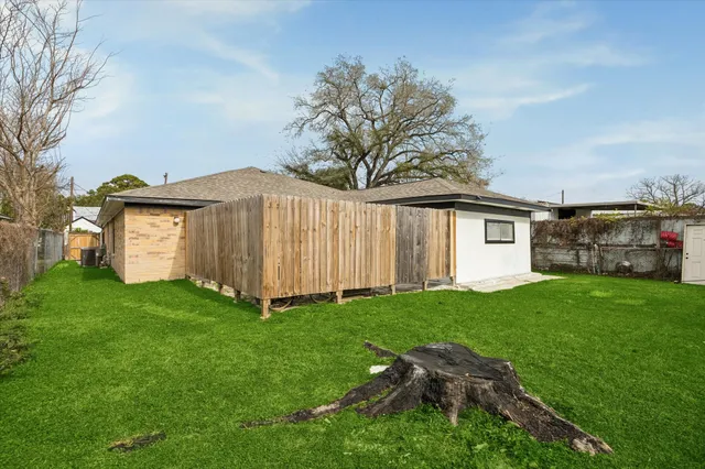 $325,900 | 305 West Thomas Avenue, Pasadena, TX 77506