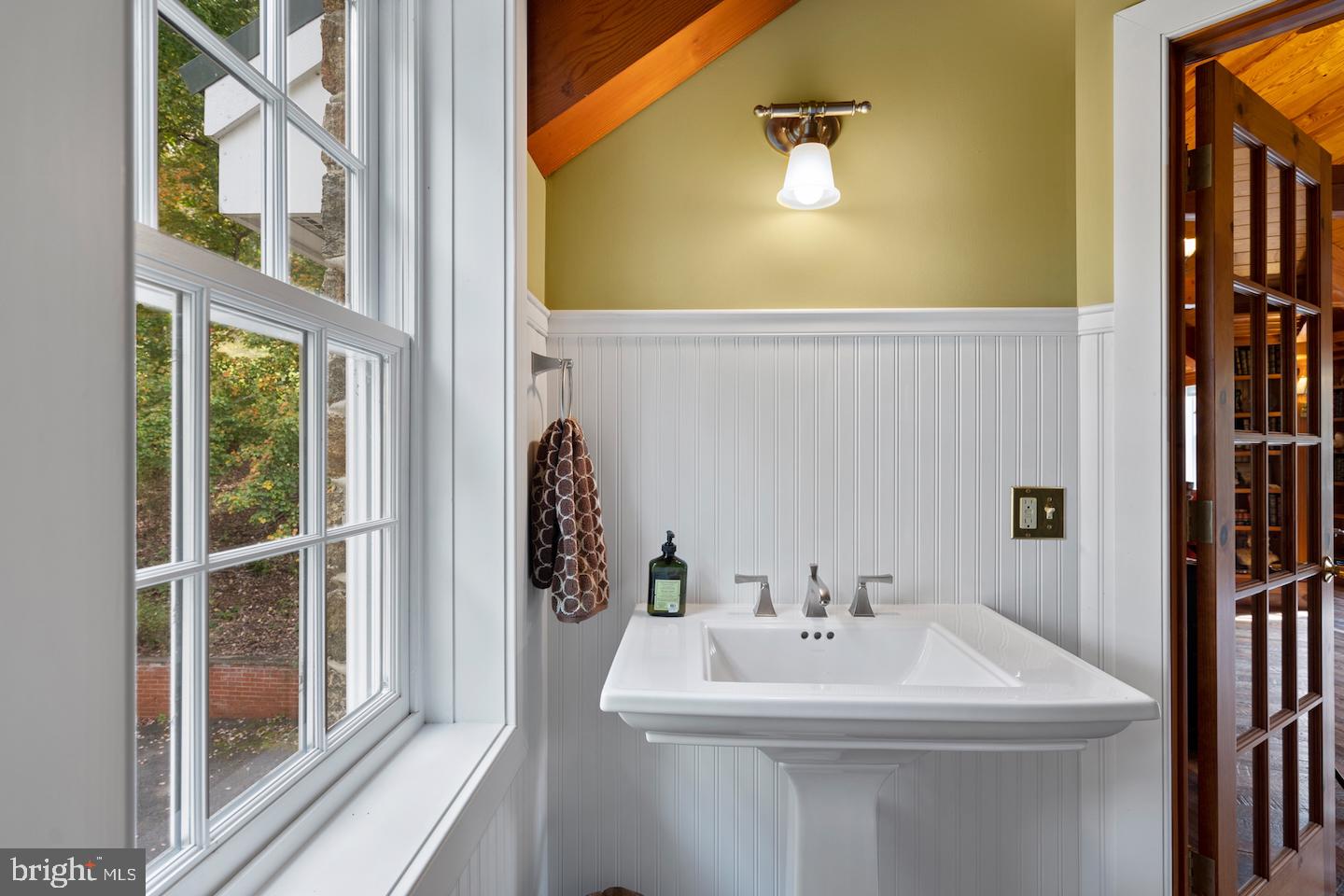 36 Battle Run Road Washington, VA 22747 - Photo 43 of 65 Library Full Bath