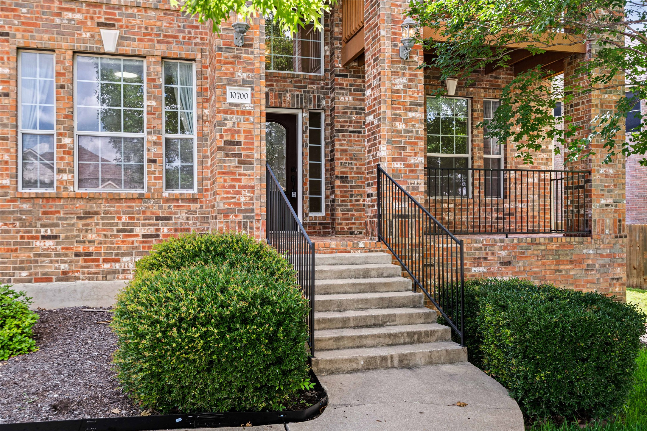 10700 Pointe View Drive Austin, TX 78738 - Photo 4 of 35 A classic brick exterior with inviting front steps offers a welcoming first impression.