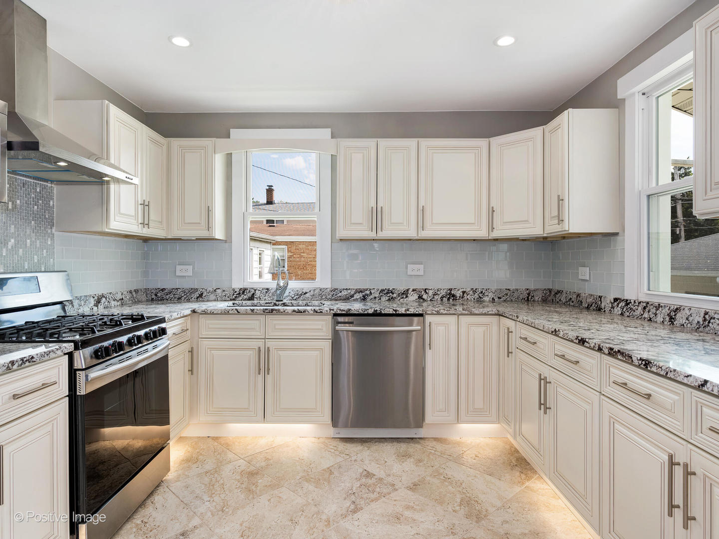 827 Thomas Avenue Forest Park, IL 60130 - Photo 11 of 38