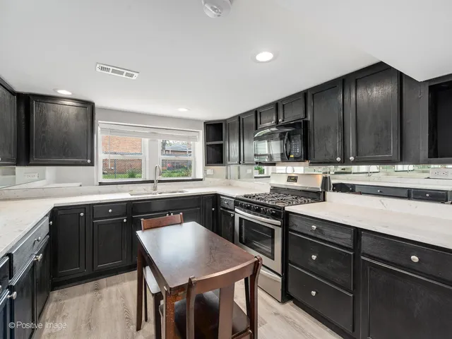 $539,000 | 827 Thomas Avenue, Forest Park, IL 60130