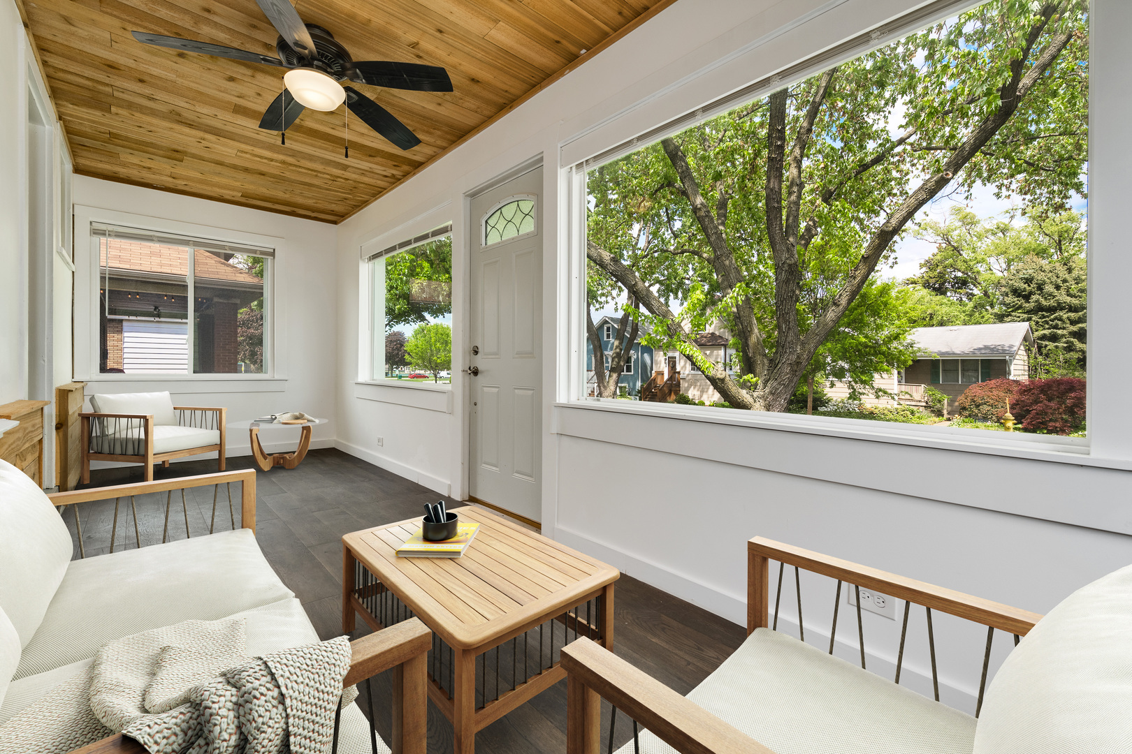 827 Thomas Avenue Forest Park, IL 60130 - Photo 3 of 38