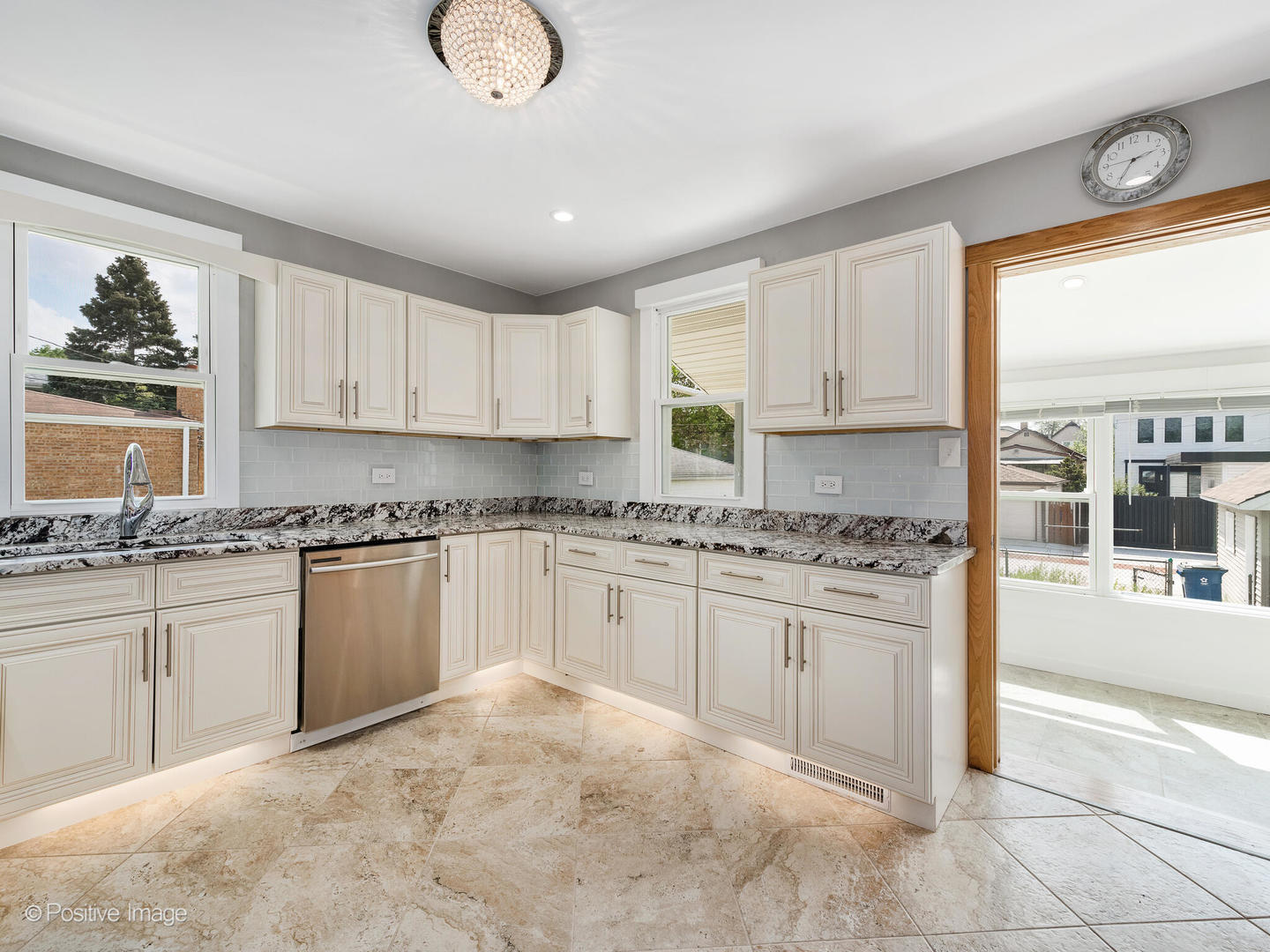 827 Thomas Avenue Forest Park, IL 60130 - Photo 10 of 38