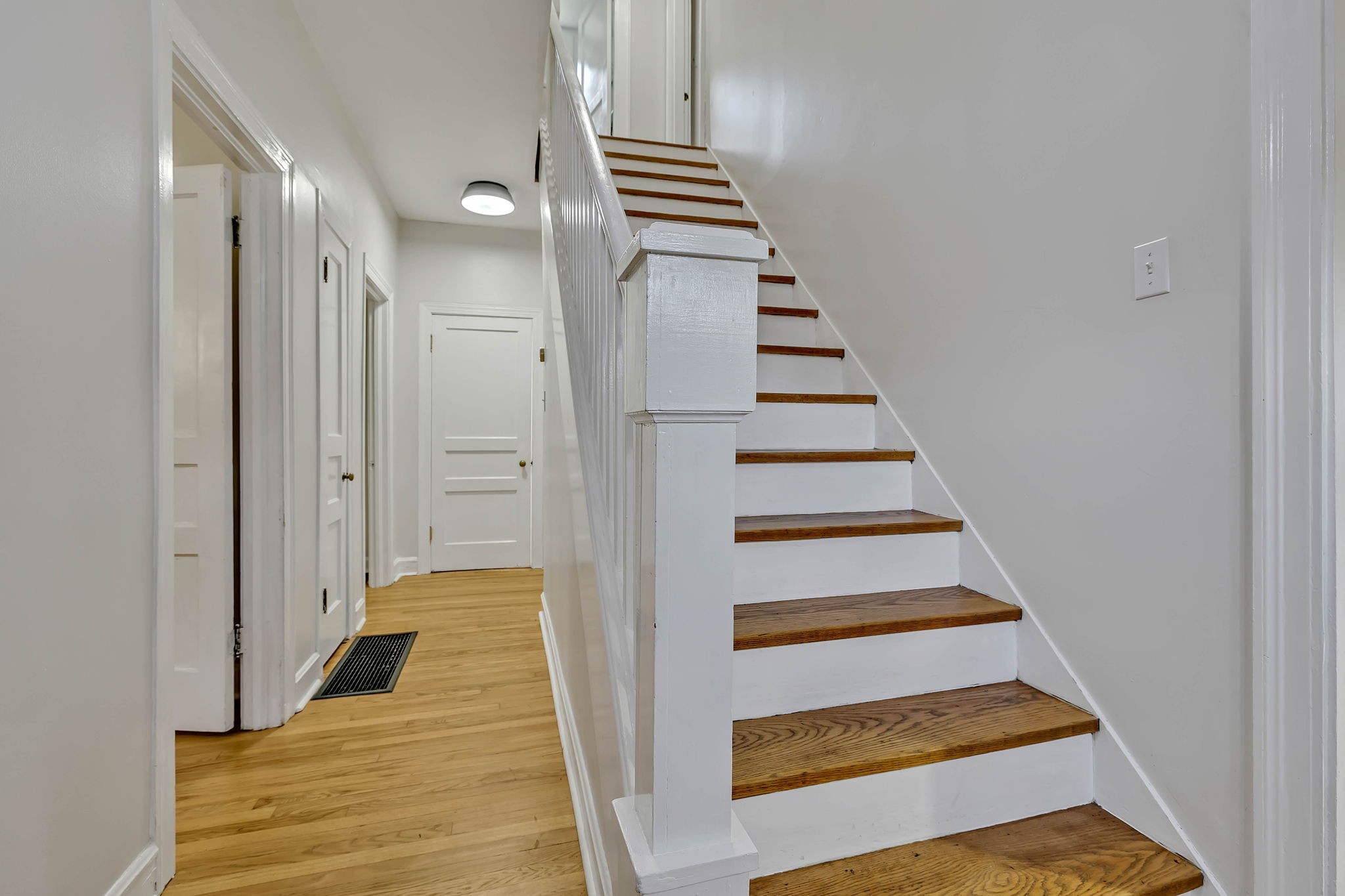 301 Cullum Street Carthage, TN 37030 - Photo 13 of 42 a view of a hallway with wooden floor and entryway