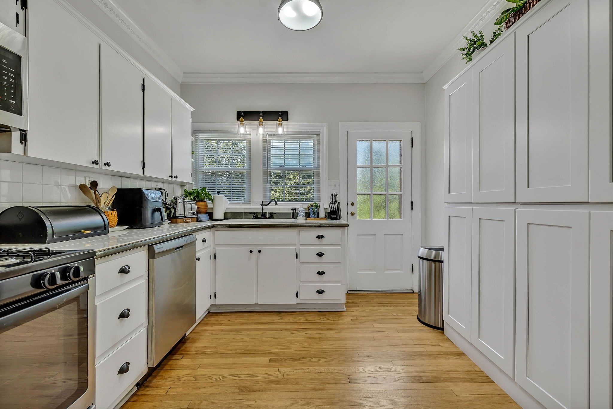 301 Cullum Street Carthage, TN 37030 - Photo 17 of 42 a kitchen with stainless steel appliances a sink stove and cabinets