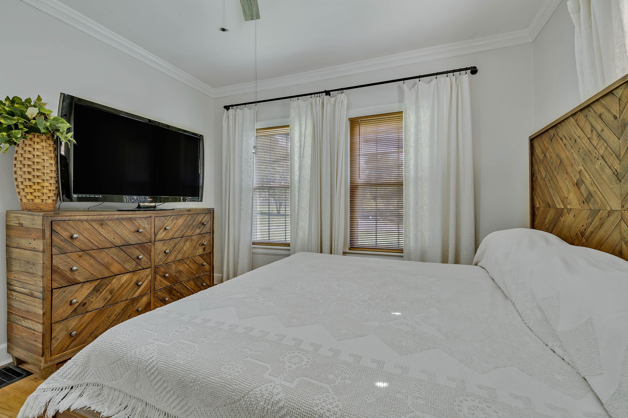 301 Cullum Street Carthage, TN 37030 - Photo 23 of 42 a bedroom with a flat screen tv and a bathroom