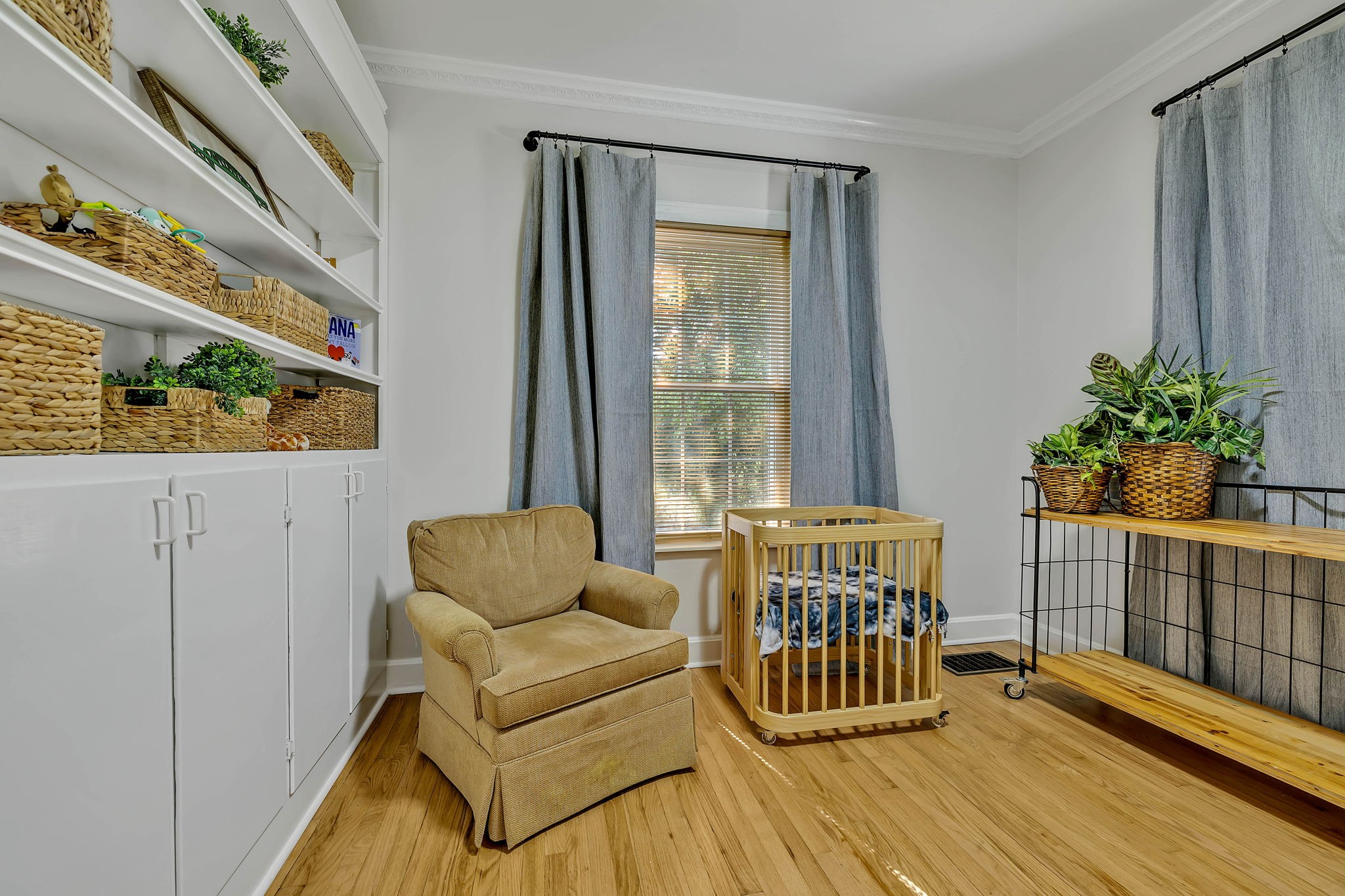 301 Cullum Street Carthage, TN 37030 - Photo 27 of 42 a living room with furniture and a potted plant