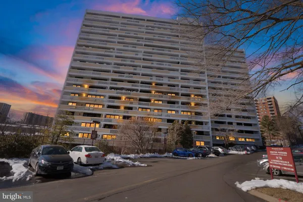 $414,500 | 6101 Edsall Road, Unit 1704, Alexandria, VA 22304