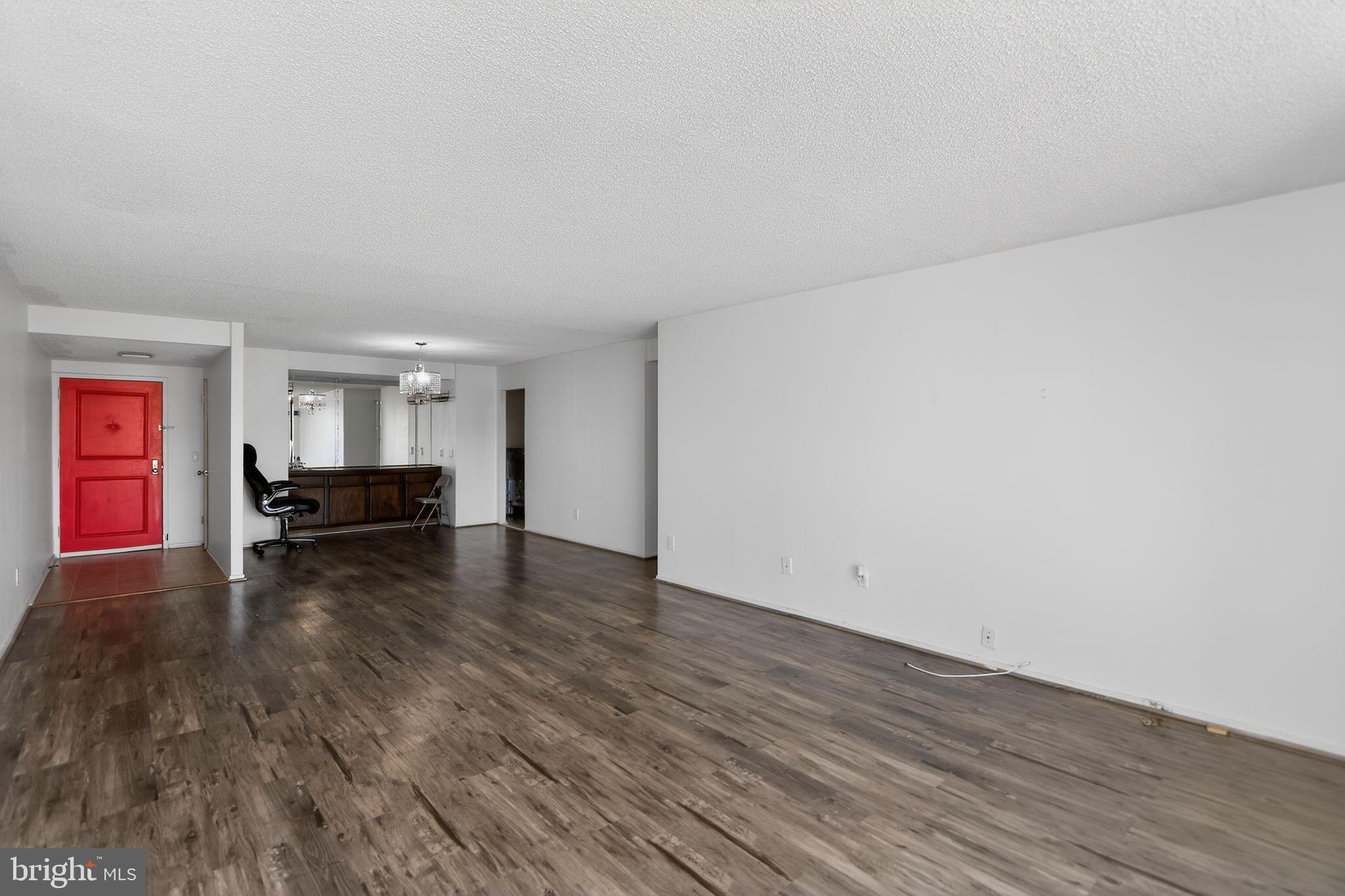 6101 Edsall Road, Unit 1704 Alexandria, VA 22304 - Photo 9 of 33 a living room with furniture and a wooden floor