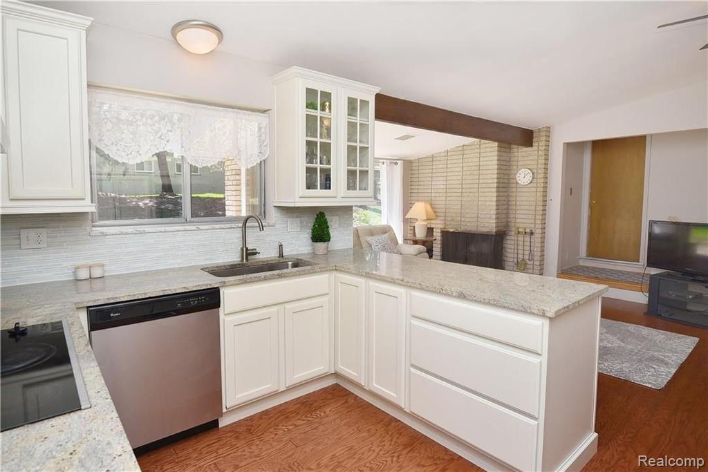 6037 Deguise Court Rochester Hills, MI 48306 - Photo 14 of 31