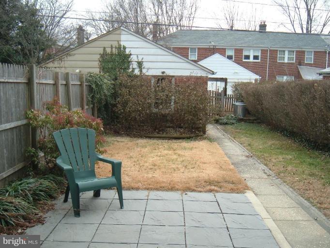319 Dumbarton Road Baltimore, MD 21212 - Photo 17 of 30 Back yard