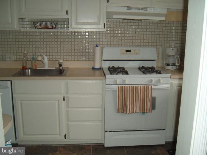 319 Dumbarton Road Baltimore, MD 21212 - Photo 9 of 30 Kitchen #3