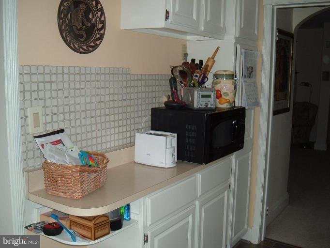 319 Dumbarton Road Baltimore, MD 21212 - Photo 10 of 30 Kitchen/Living Room