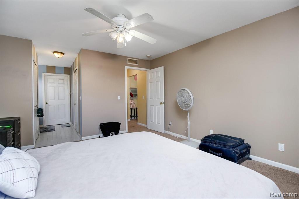 20648 Dunham Road Clinton Township, MI 48038 - Photo 12 of 28