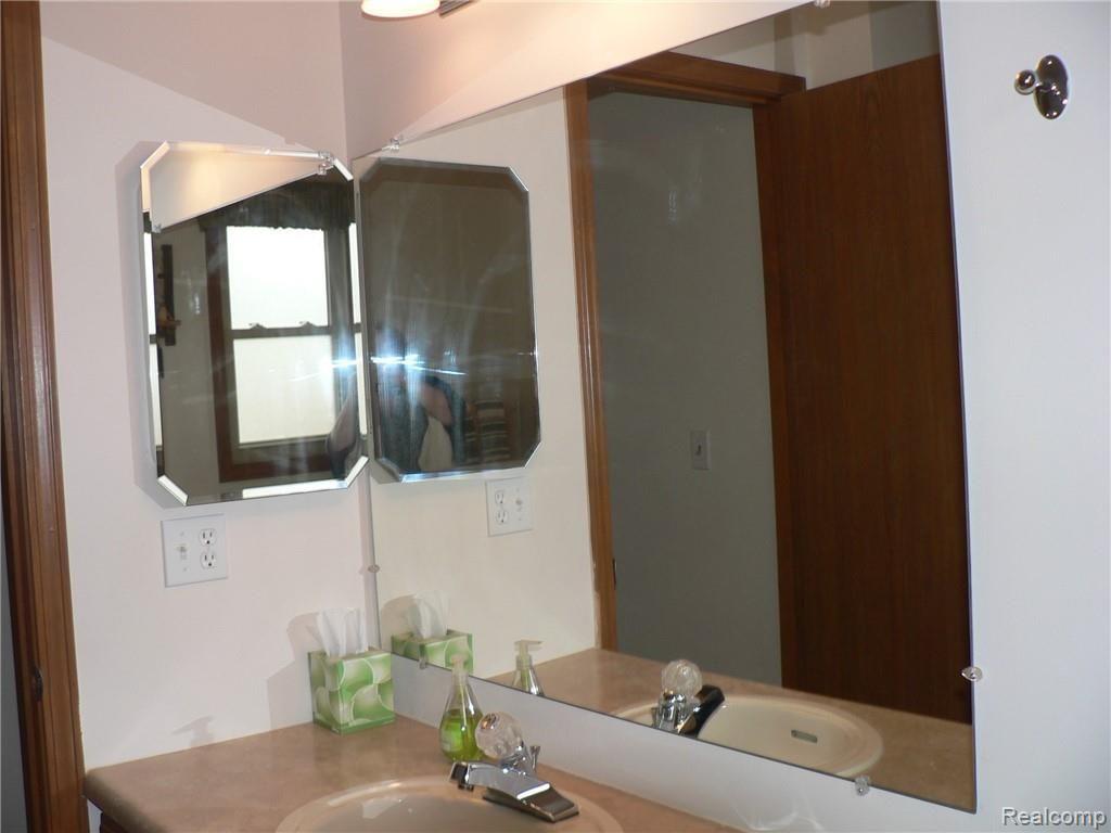2125 Warrington Road Rochester Hills, MI 48307 - Photo 16 of 47