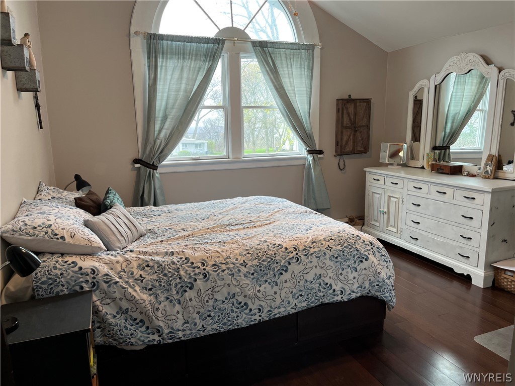 970 Escarpment Drive Lewiston, NY 14092 - Photo 18 of 33 Primary Bedroom with cathedral ceiling