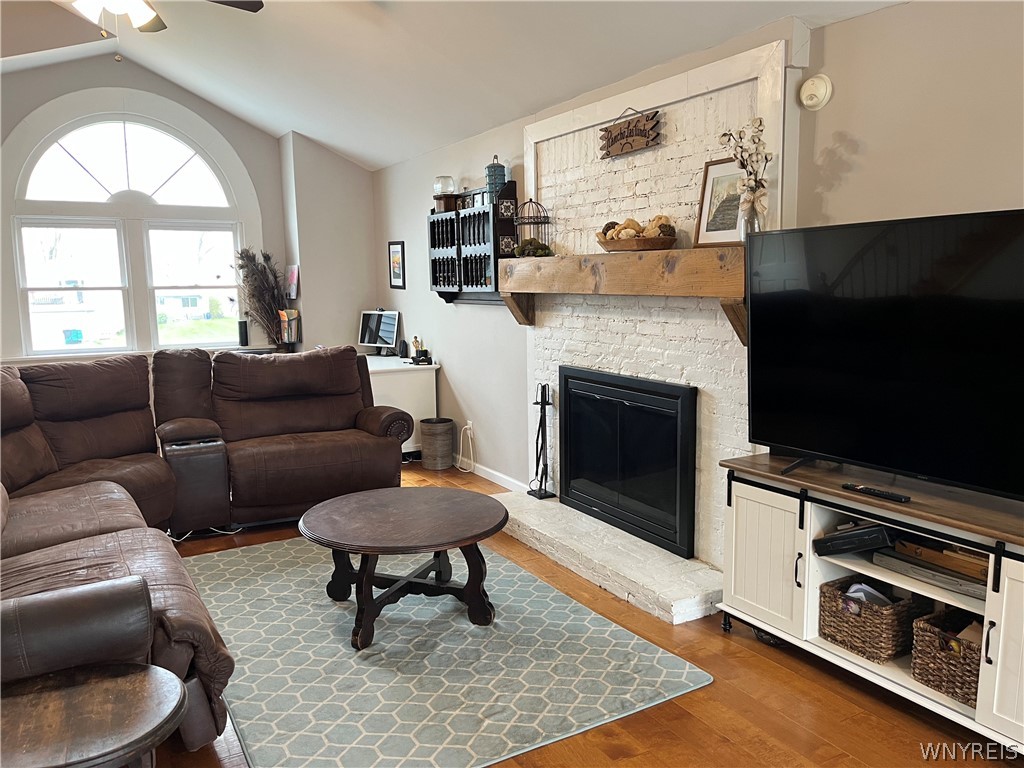 970 Escarpment Drive Lewiston, NY 14092 - Photo 7 of 33 Wood-burning fireplace