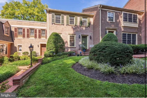 $5,600 | 5105 Westbard Avenue, Unit 6, Bethesda, MD 20816